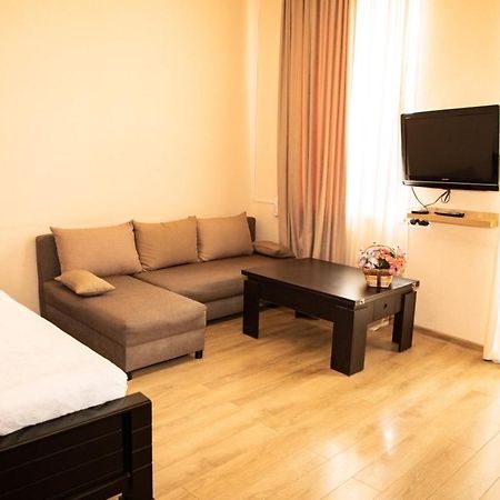 Natali Hotel Tbilisi ภายนอก รูปภาพ