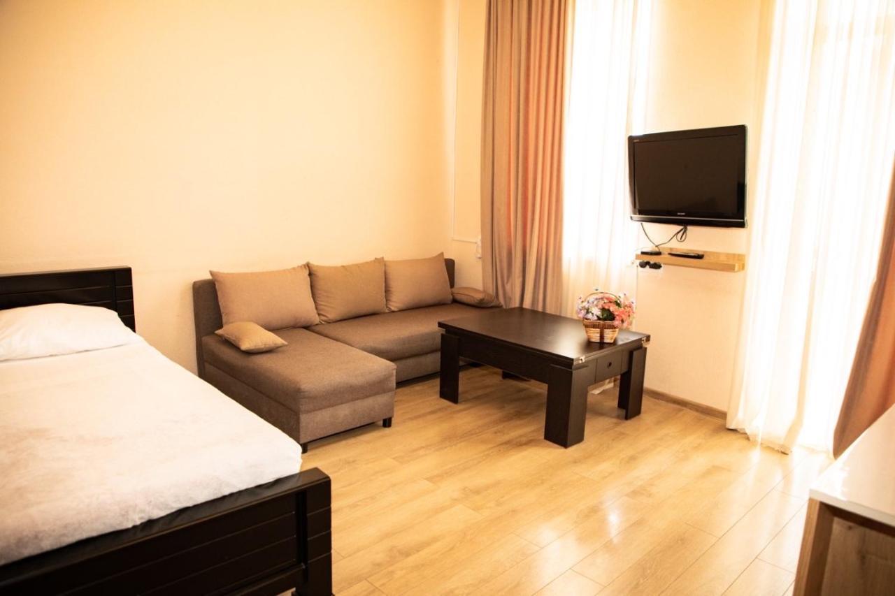 Natali Hotel Tbilisi ภายนอก รูปภาพ